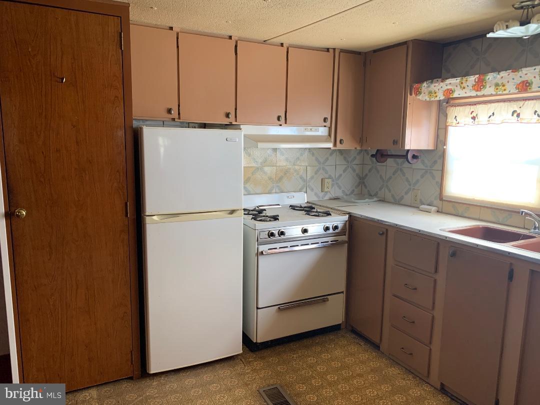 955 Plunkert Road Littlestown, PA 17340 - Photo 8 of 29