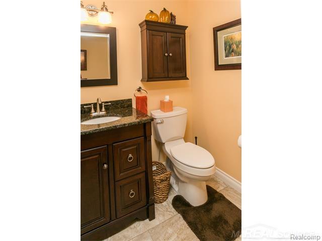 2248 South Shore Court Rochester Hills, MI 48307 - Photo 17 of 54