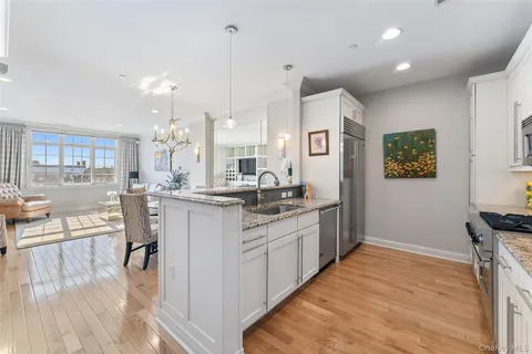 $999,000 | 1 Christie Place, Unit 406W, Scarsdale, NY 10583