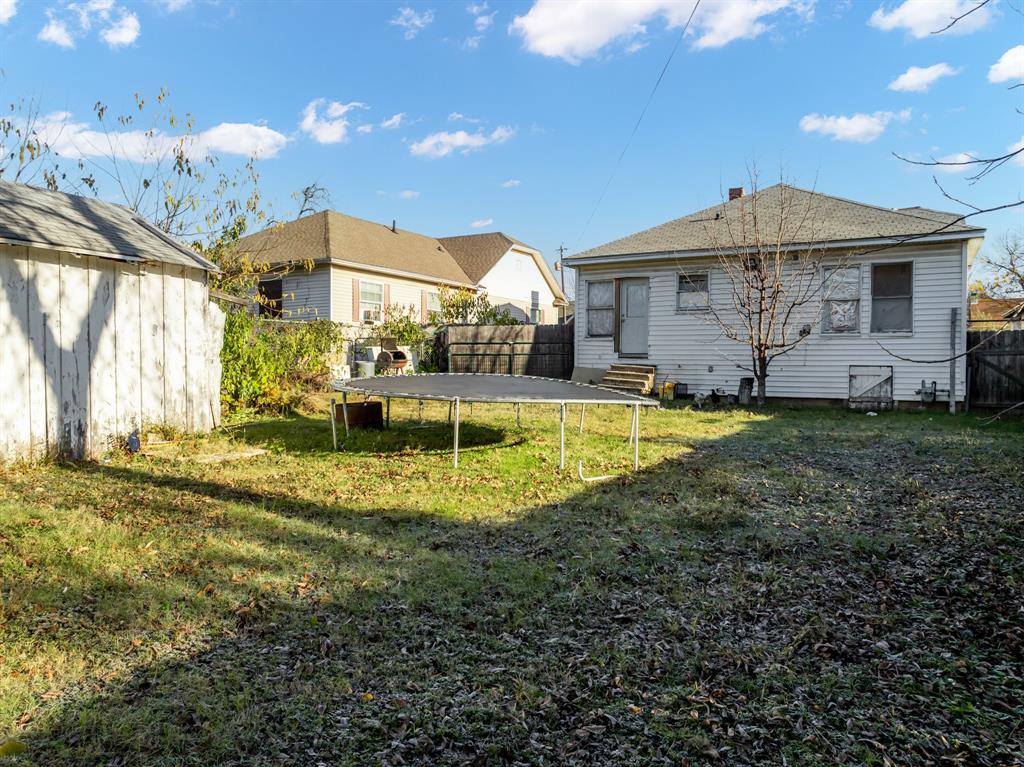 502 North 23rd Street Waco, TX 76707 - Photo 15 of 19 a view of a house with swimming pool and a yard