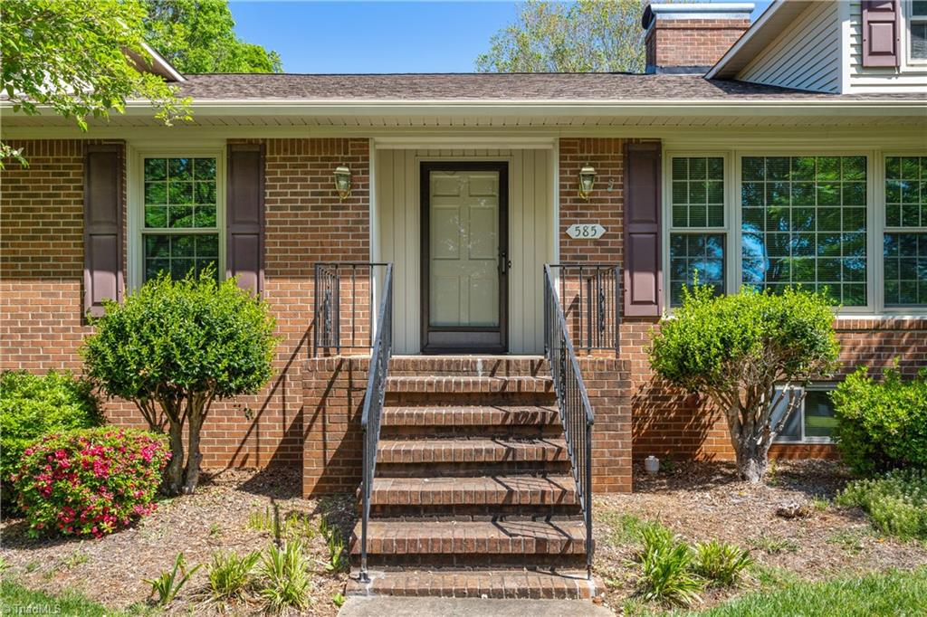 585 Drumheller Road Clemmons, NC 27012 - Photo 5 of 46 Gallery Image 5