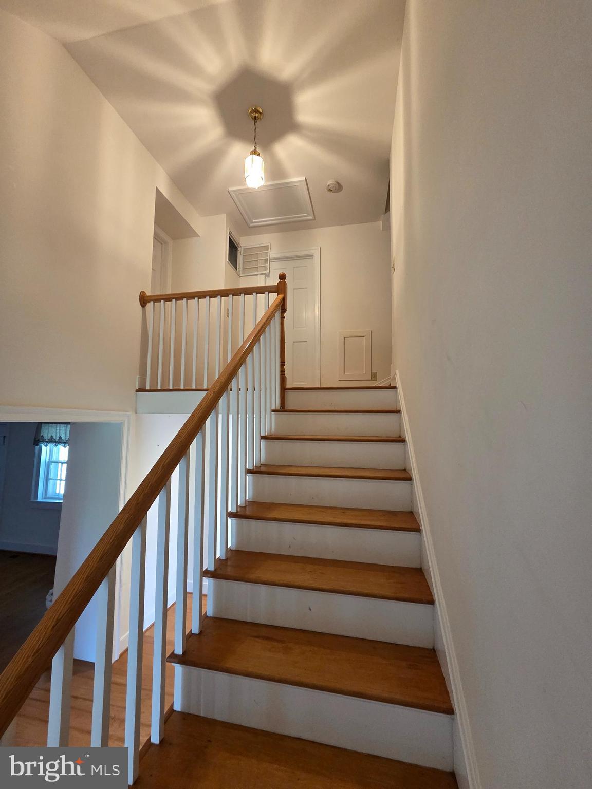 2565 Crenshaw Road Marshall, VA 20115 - Photo 12 of 14 a view of entryway