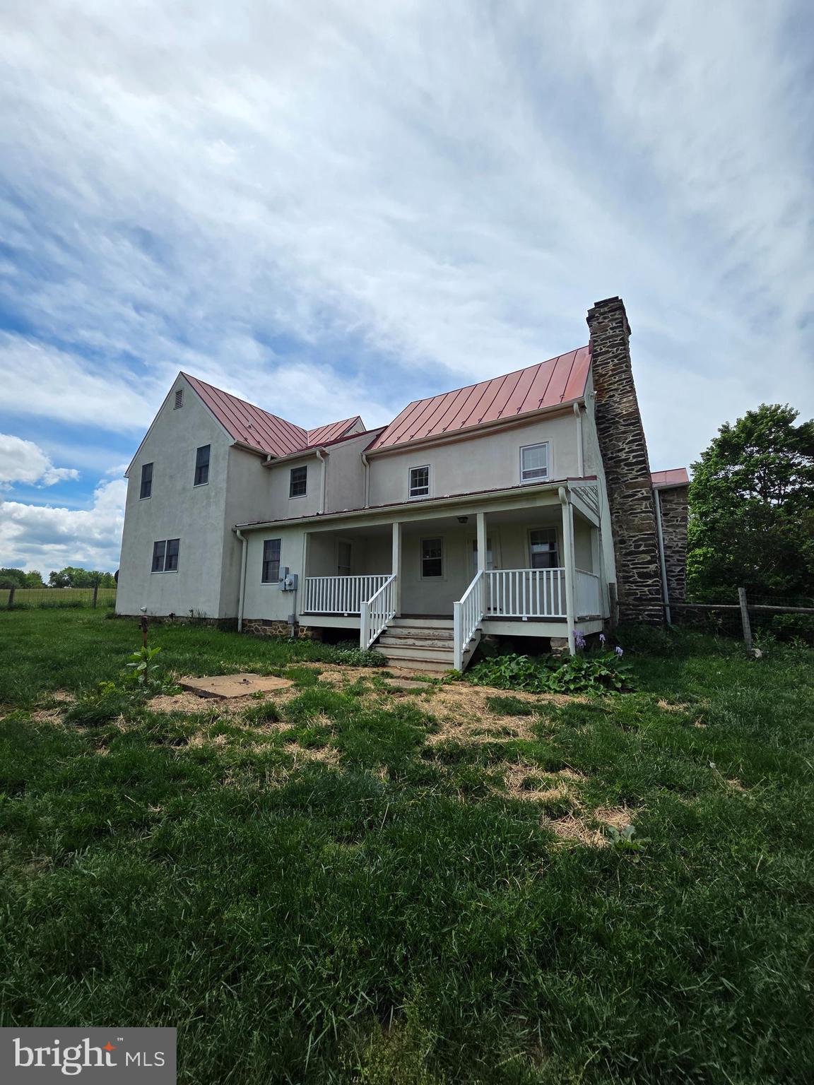 2565 Crenshaw Road Marshall, VA 20115 - Photo 14 of 14 a front view of a house with a garden