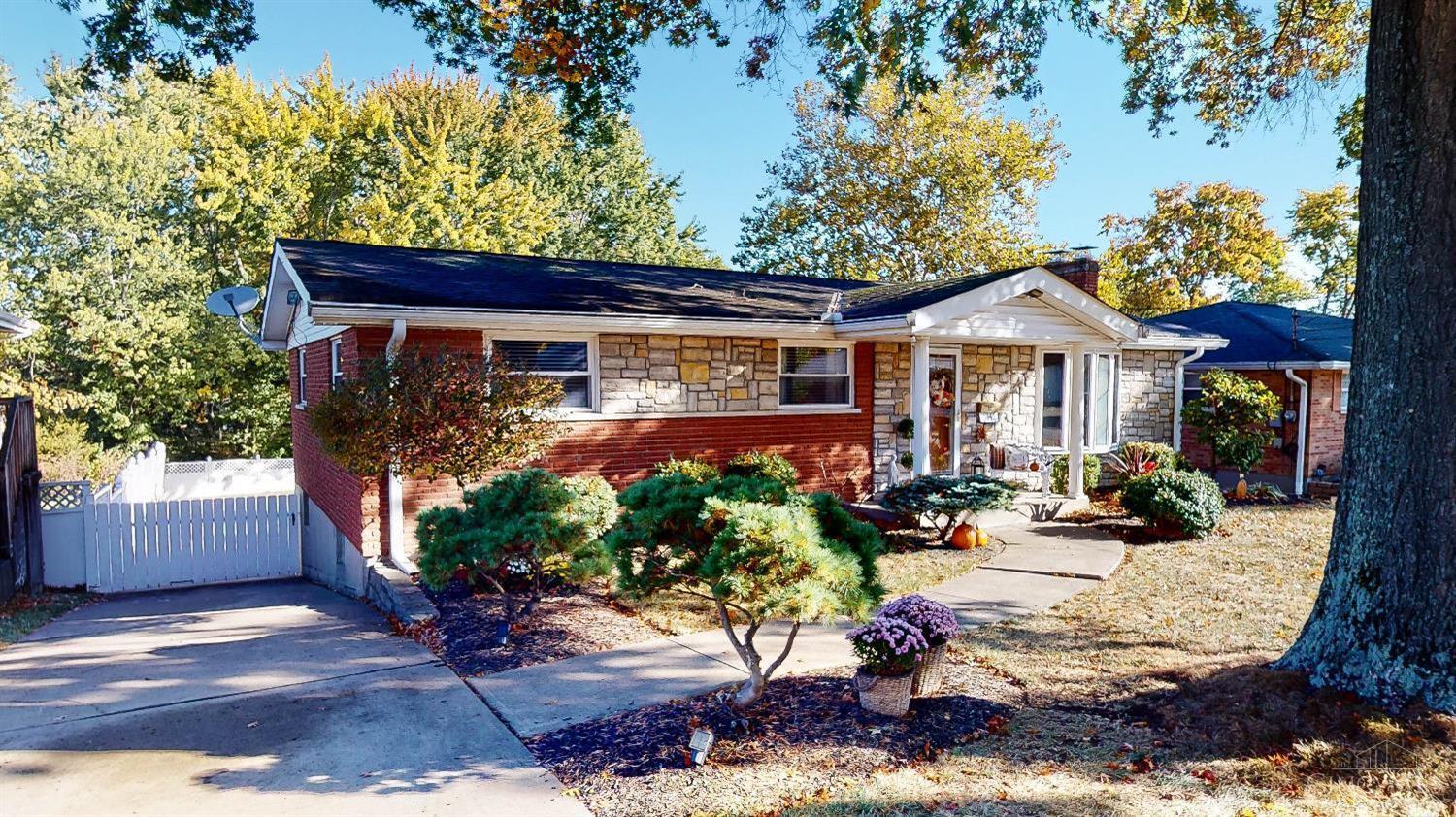 3442 Rocker Drive Cincinnati, OH 45239 - Photo 2 of 40