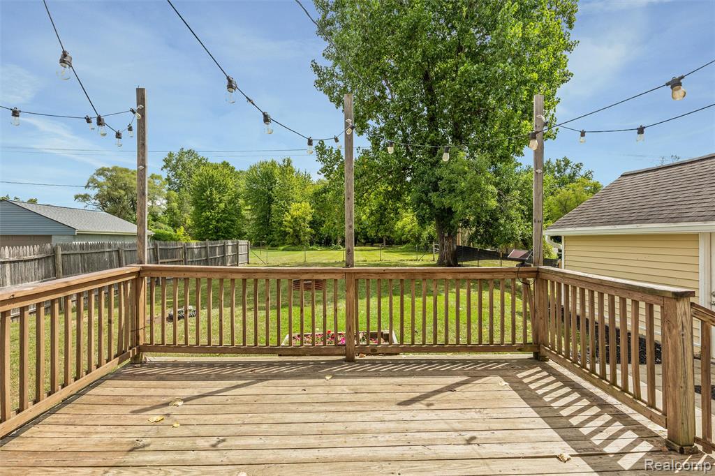 4465 South Center Road Burton, MI 48519 - Photo 7 of 24 Gallery Image 7