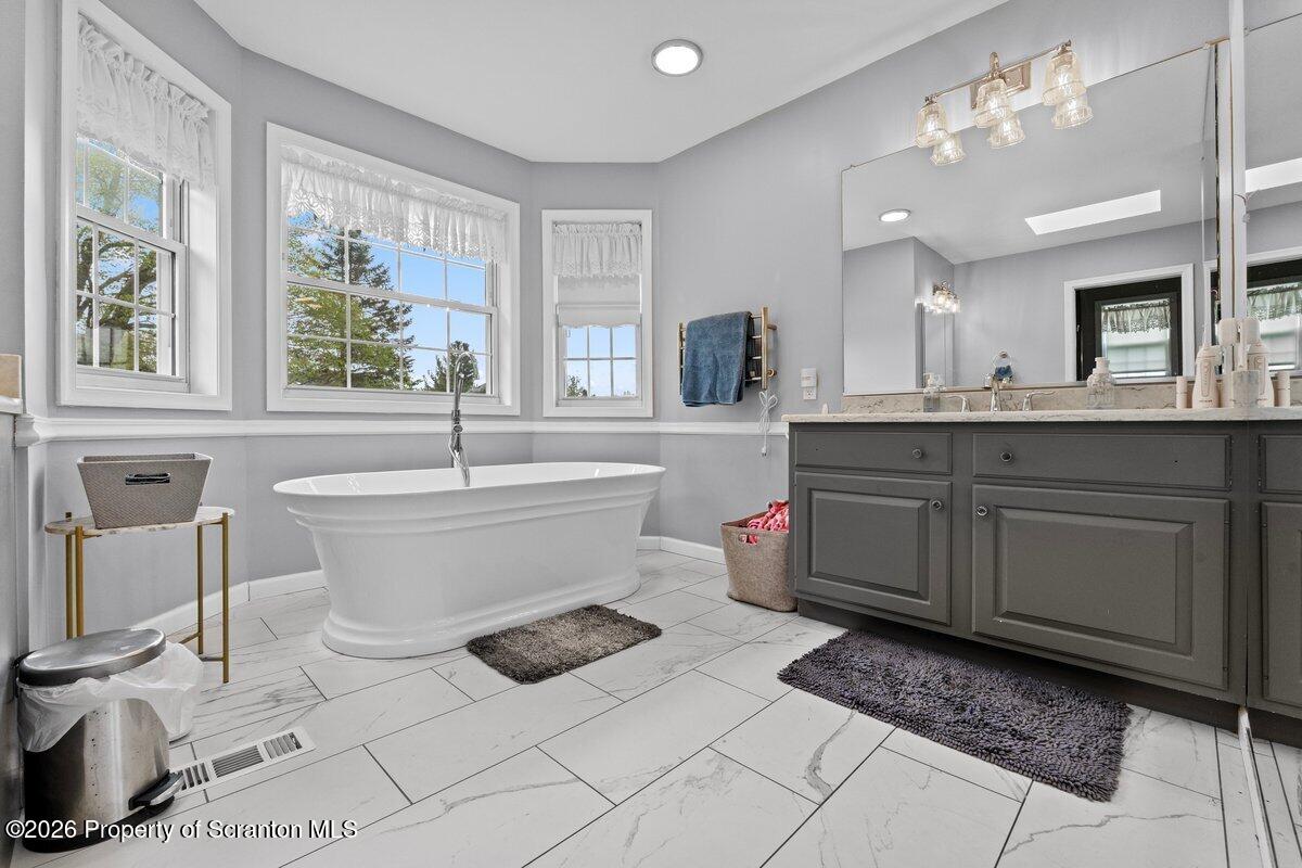 925 Parkview Road Moscow, PA 18444 - Photo 20 of 27 DSC07047