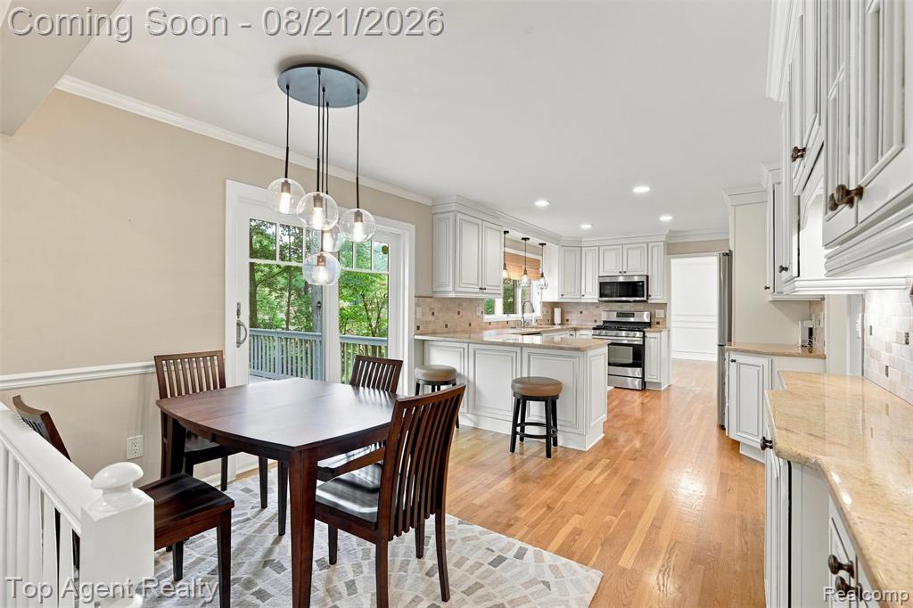 412 Streamview Court Rochester Hills, MI 48309 - Photo 8 of 69 Gallery Image 8