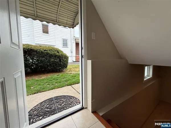 $2,850 | 257 Bell Avenue, Unit 1, Hasbrouck Heights, NJ 07604