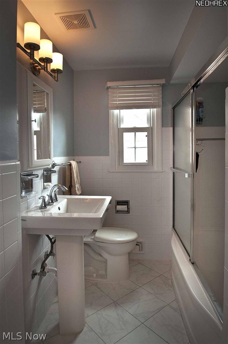 2624 Fenwick Road Cleveland, OH 44118 - Photo 16 of 24 Master Bath