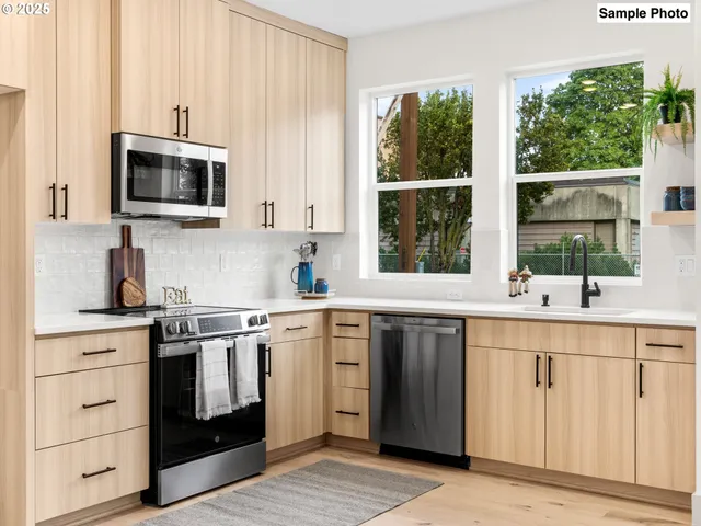 $349,900 | 7383 North Mobile Avenue, Portland, OR 97217