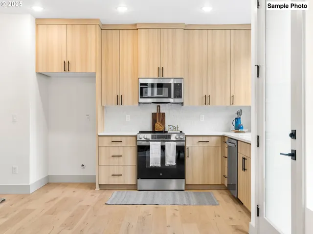 $349,900 | 7383 North Mobile Avenue, Portland, OR 97217