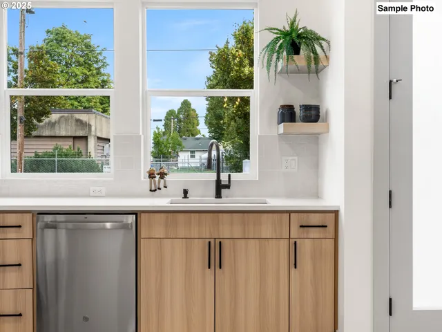 $349,900 | 7383 North Mobile Avenue, Portland, OR 97217