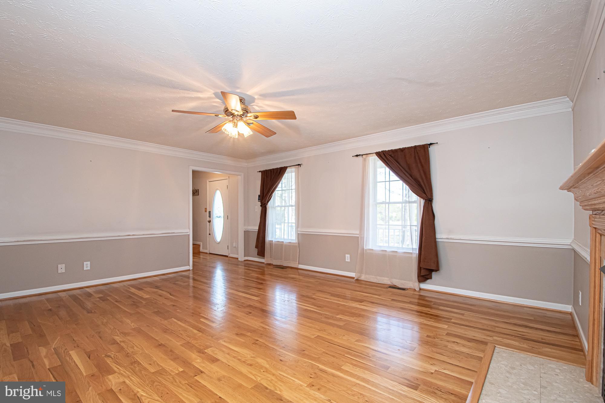 646 Guard Hill Road Middletown, VA 22645 - Photo 12 of 56 Living room