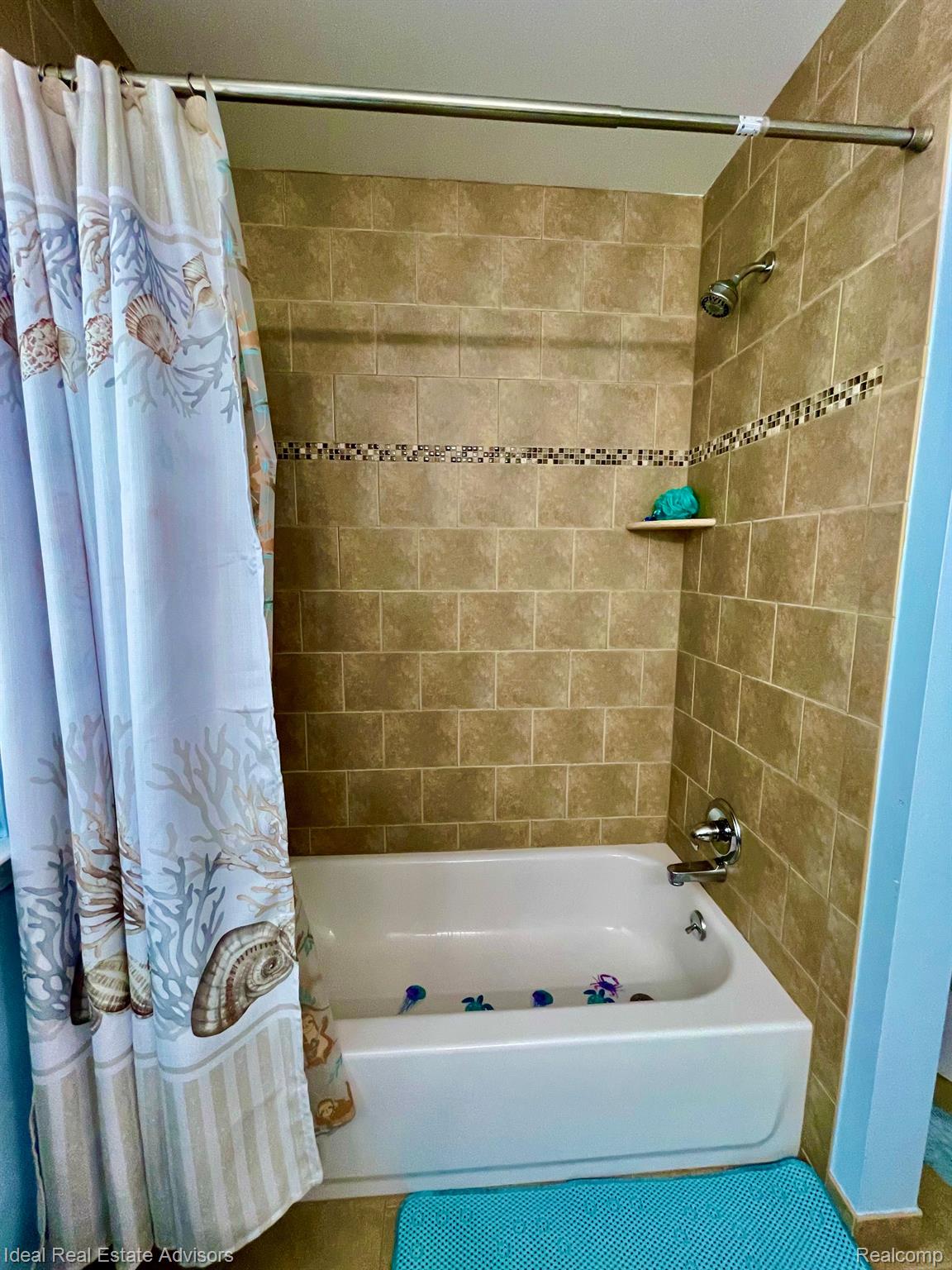 2474 Hessel Avenue Rochester, MI 48307 - Photo 28 of 37 Gallery Image 28