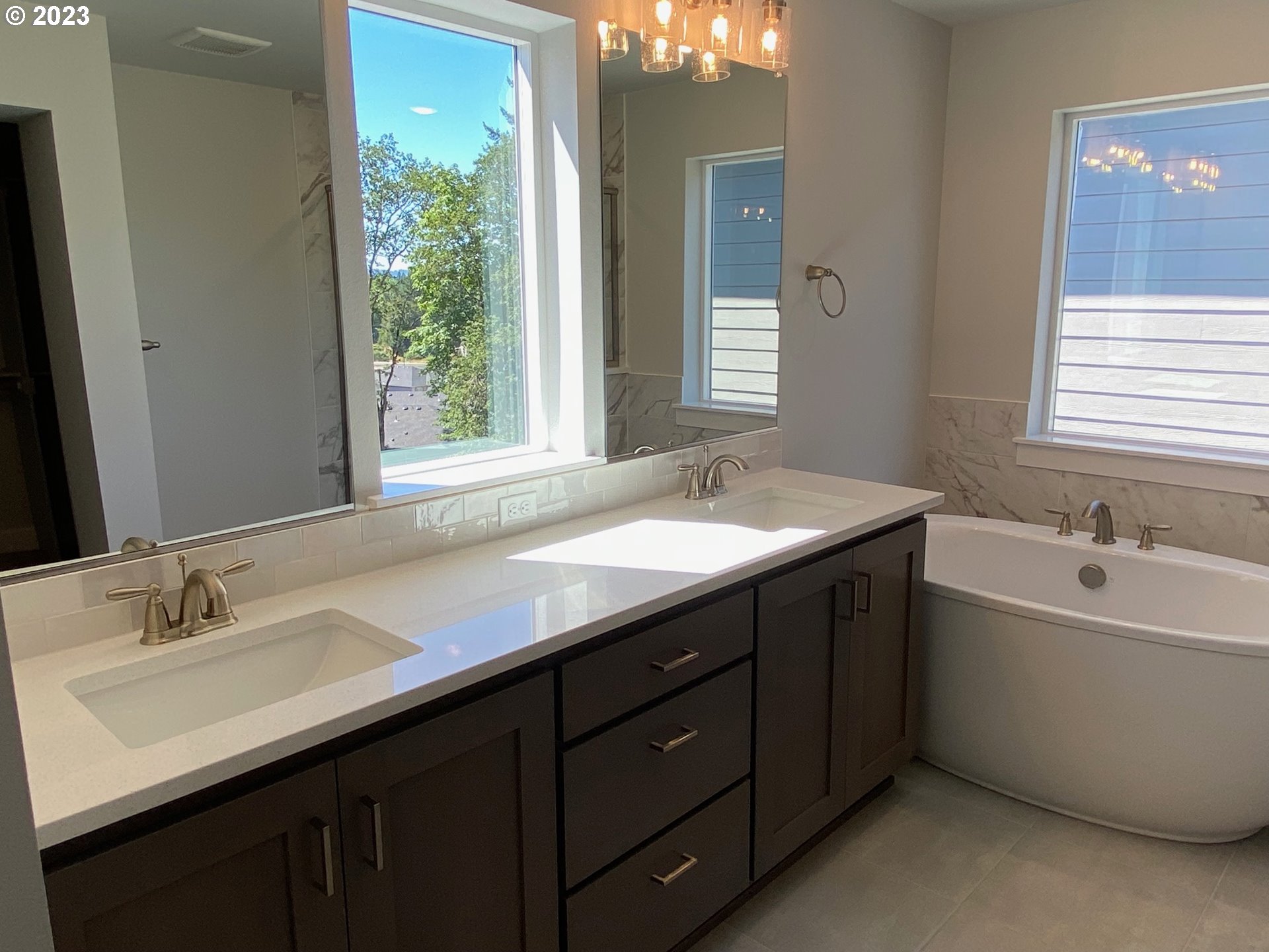 12370 Southwest Strobel Road Beaverton, OR 97007 - Photo 16 of 36 Gallery Image 16