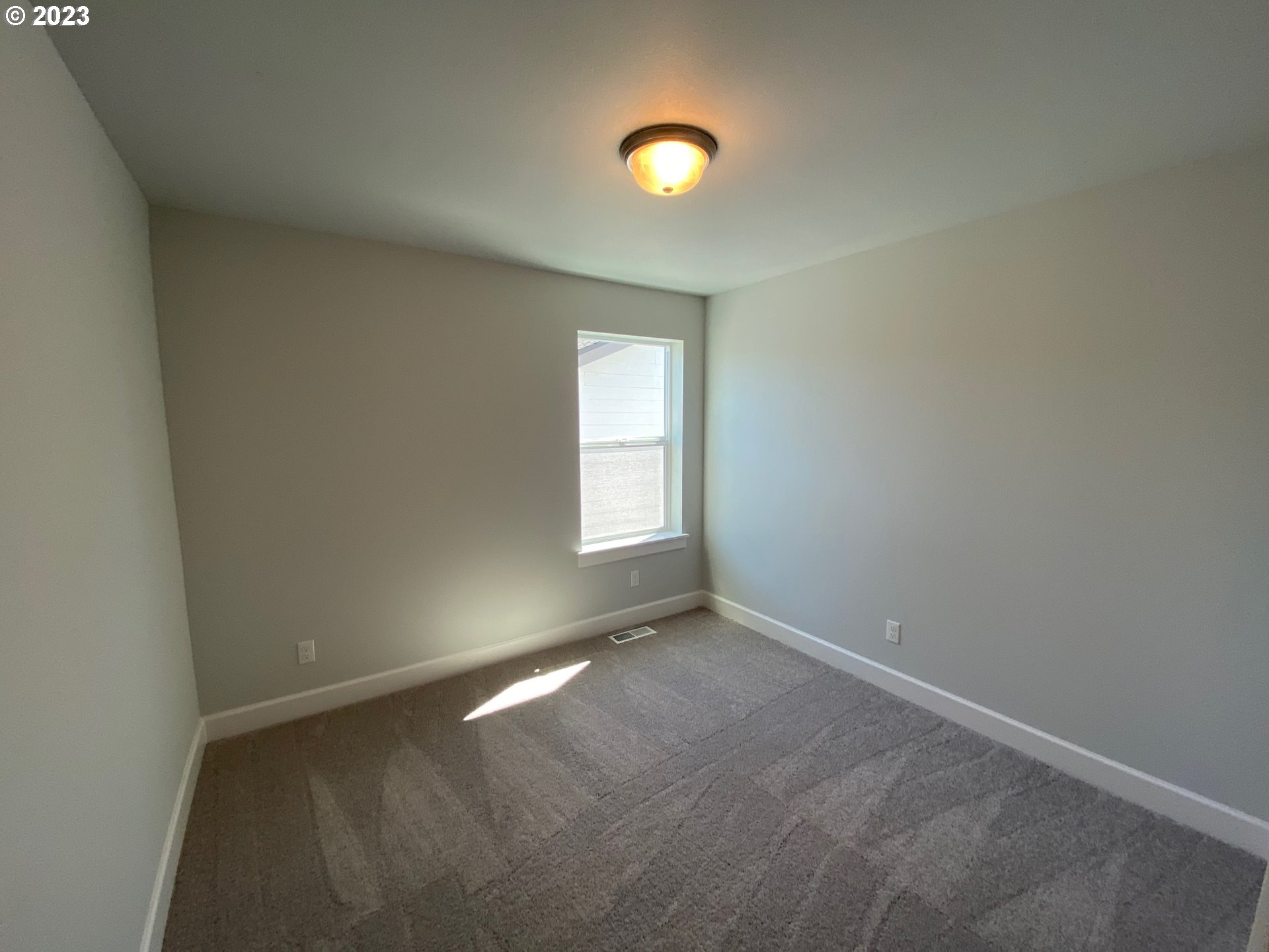 12370 Southwest Strobel Road Beaverton, OR 97007 - Photo 21 of 36 Gallery Image 21