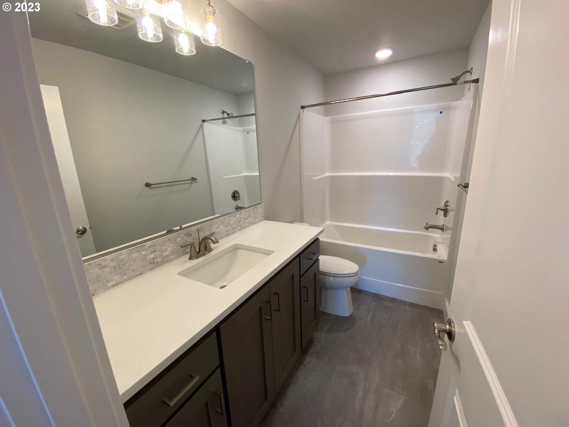 12370 Southwest Strobel Road Beaverton, OR 97007 - Photo 23 of 36 Gallery Image 23
