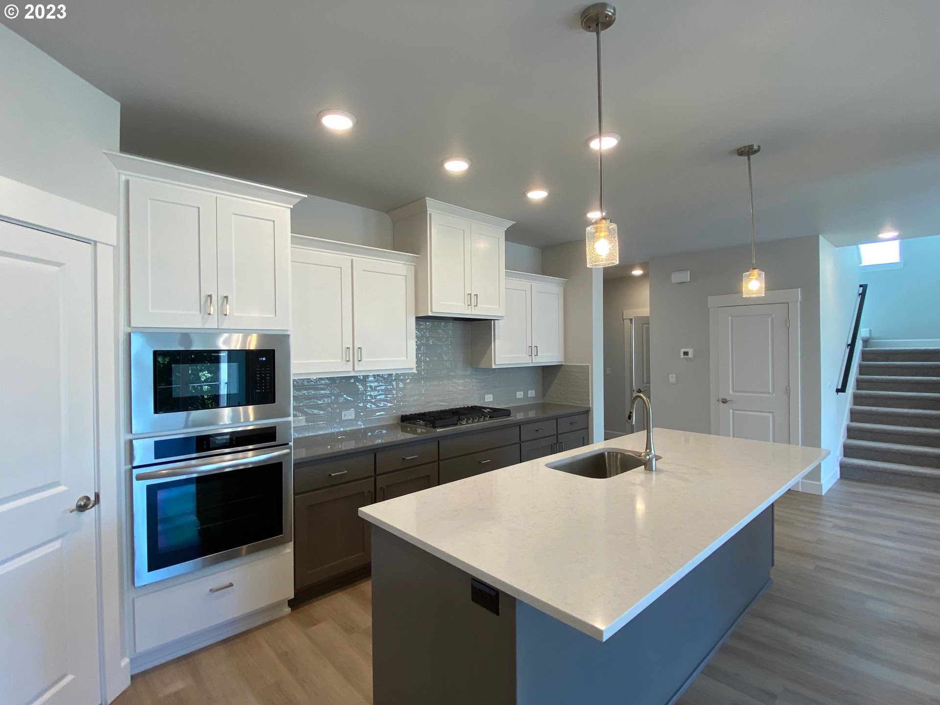 12370 Southwest Strobel Road Beaverton, OR 97007 - Photo 6 of 36 Gallery Image 6