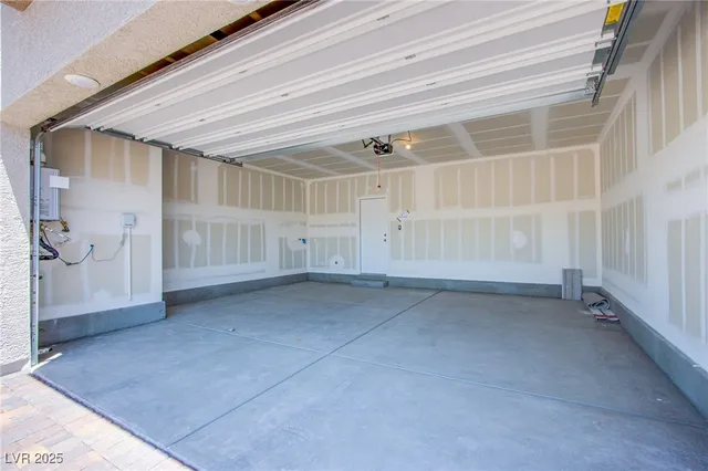 $2,000 | 252 Walsh Peak Avenue, Henderson, NV 89015