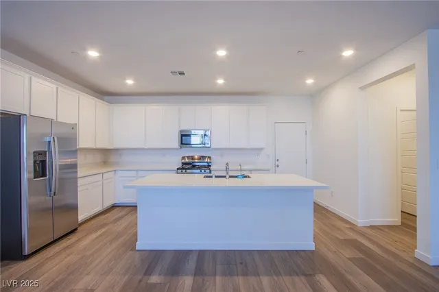 $2,000 | 252 Walsh Peak Avenue, Henderson, NV 89015