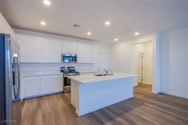 $2,000 | 252 Walsh Peak Avenue, Henderson, NV 89015