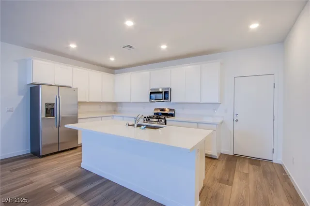 $2,000 | 252 Walsh Peak Avenue, Henderson, NV 89015