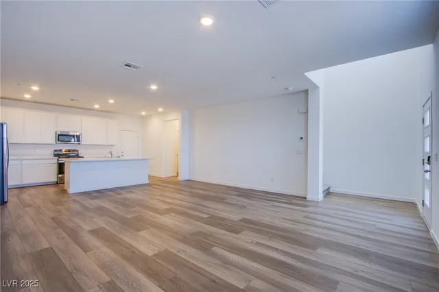 $2,000 | 252 Walsh Peak Avenue, Henderson, NV 89015