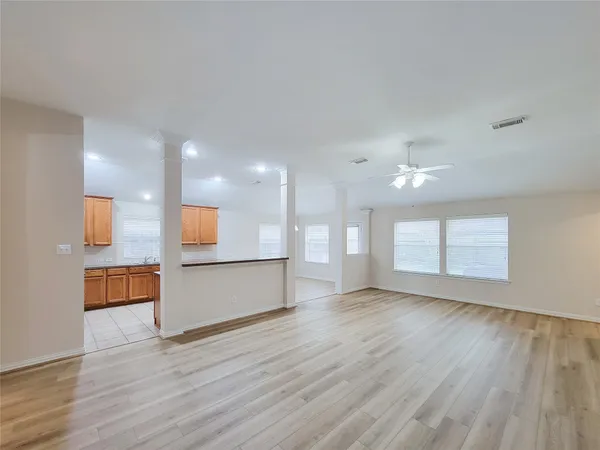 $2,250 | 6806 Haley Court, Pearland, TX 77584