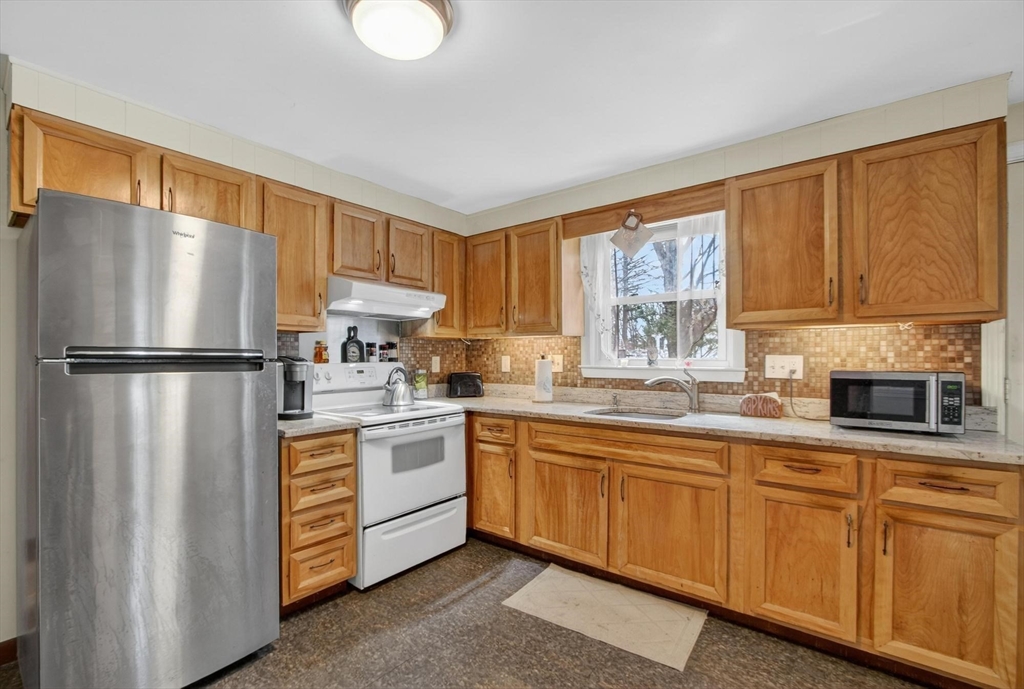 24 Oak Ridge Circle Lynn, MA 01904 - Photo 12 of 42