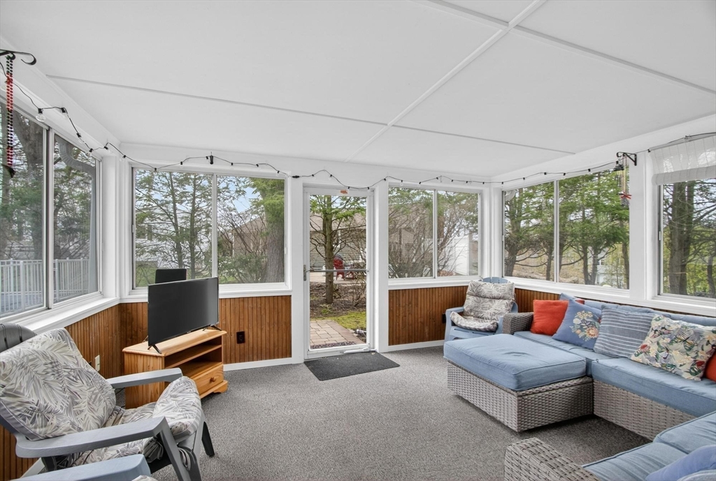 24 Oak Ridge Circle Lynn, MA 01904 - Photo 16 of 42