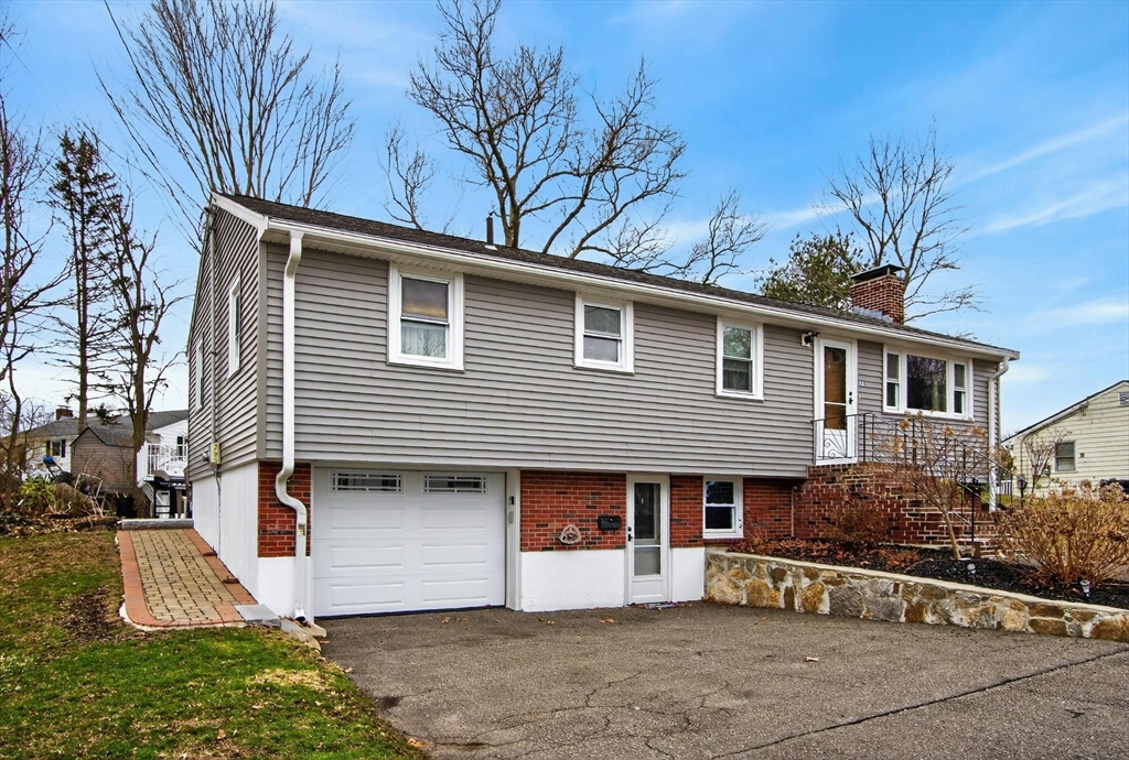 24 Oak Ridge Circle Lynn, MA 01904 - Photo 2 of 42