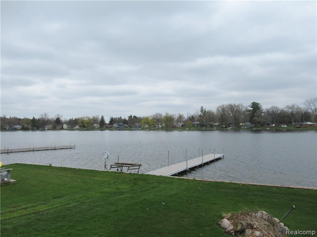 5882 Bullard Road Fenton, MI 48430 - Photo 9 of 32 IMG_5547.JPG