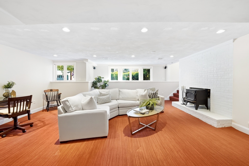 98 Blossomcrest Road Lexington, MA 02421 - Photo 32 of 42 Gallery Image 32