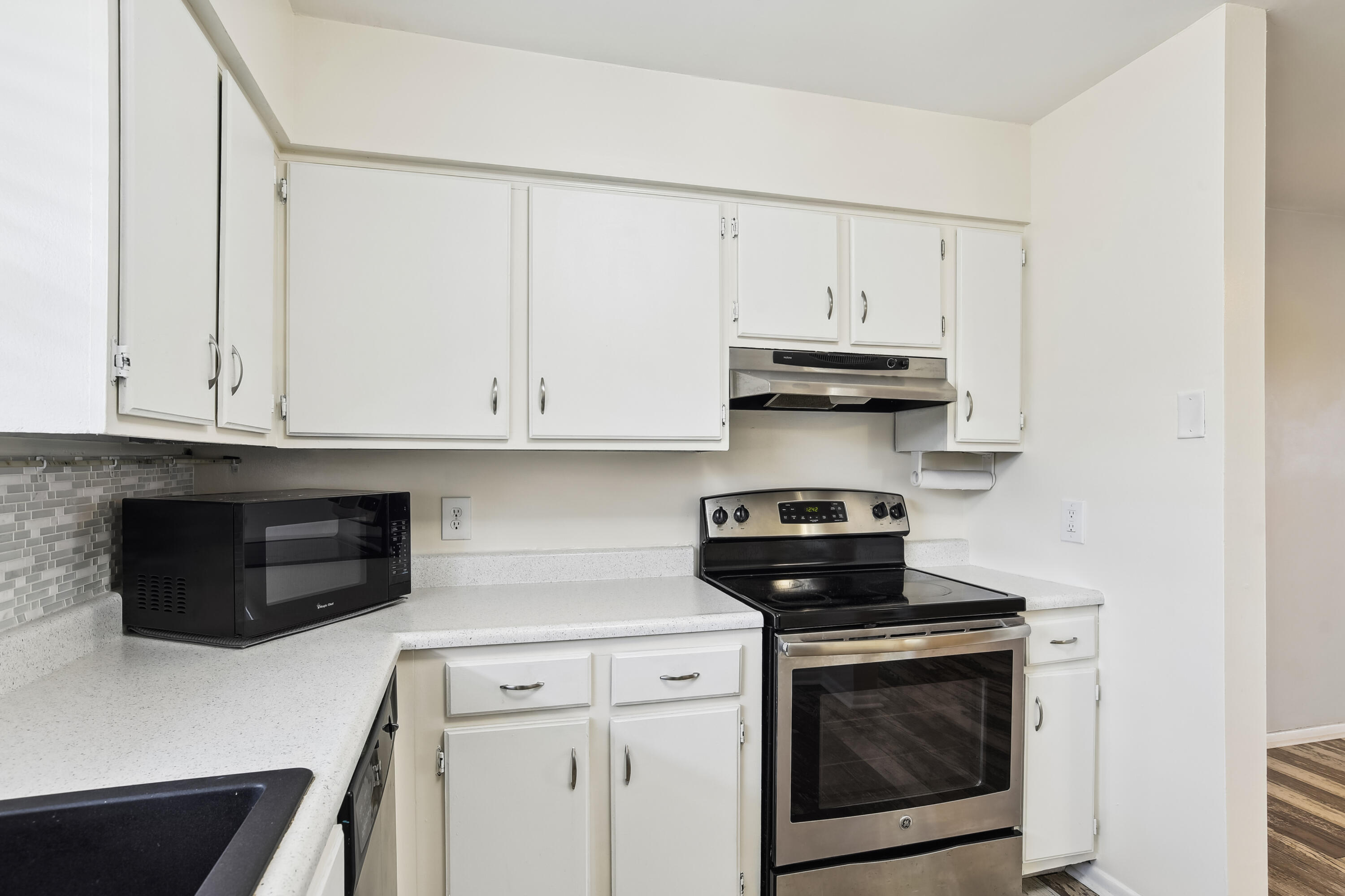 2362 Parsonage Road, Unit 9B Charleston, SC 29414 - Photo 12 of 28 main_level-kitchen-dsc5123