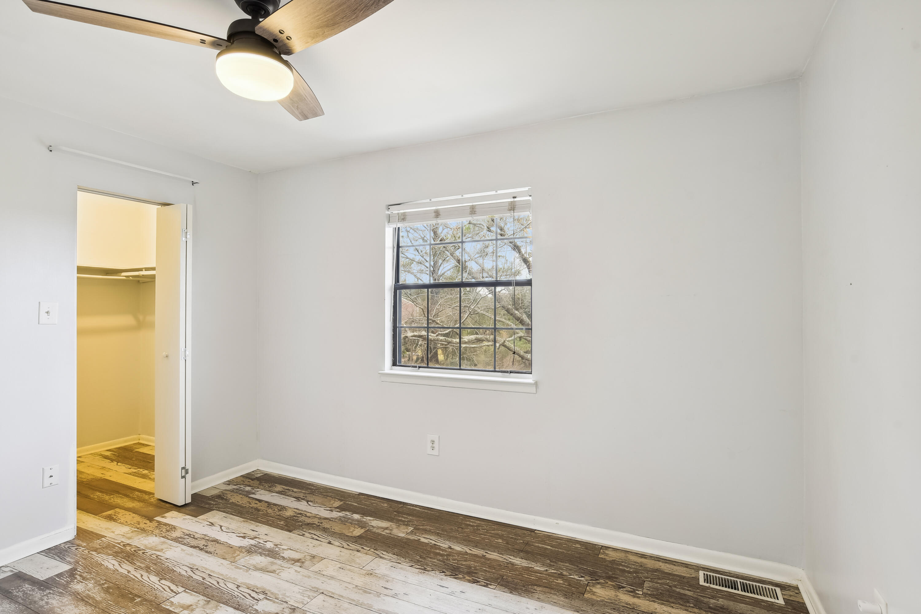2362 Parsonage Road, Unit 9B Charleston, SC 29414 - Photo 16 of 28 upper_level-bedroom_1-dsc5148