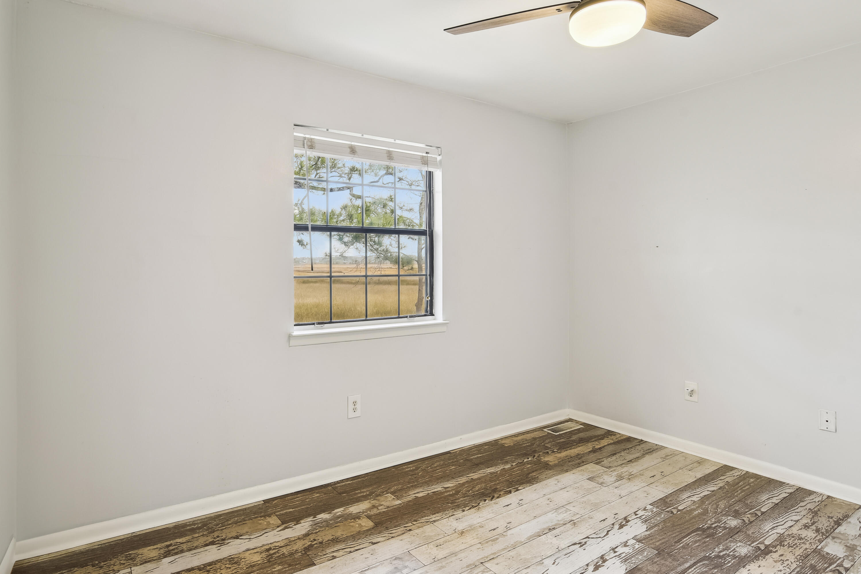 2362 Parsonage Road, Unit 9B Charleston, SC 29414 - Photo 18 of 28 upper_level-bedroom_1-dsc5168