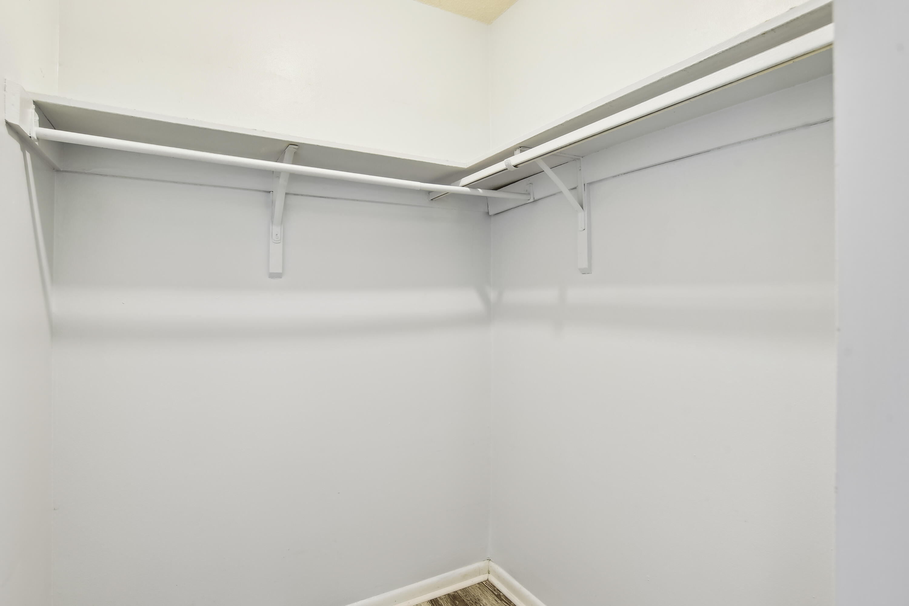 2362 Parsonage Road, Unit 9B Charleston, SC 29414 - Photo 19 of 28 upper_level-walk_in_closet-dsc5173