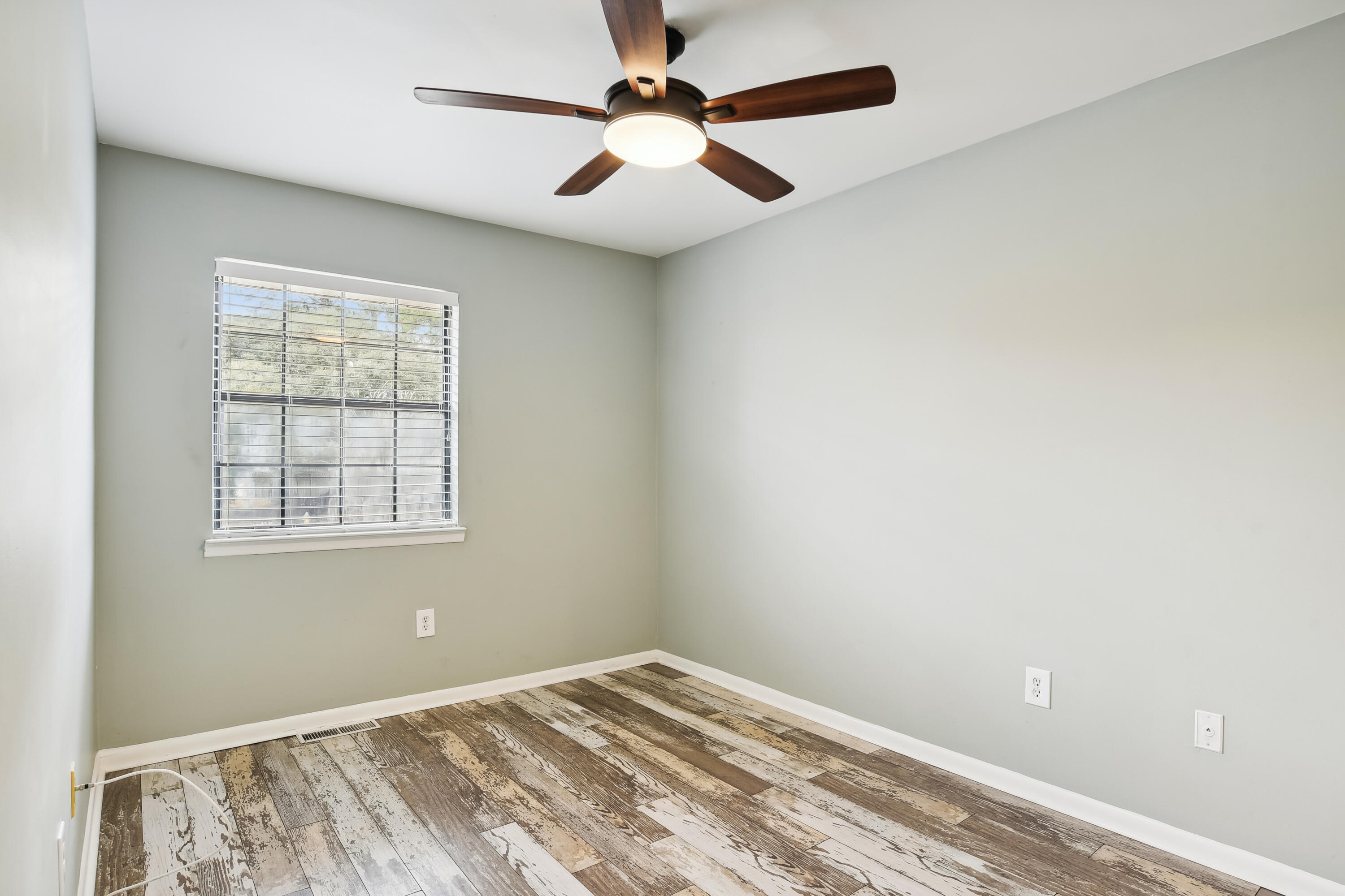 2362 Parsonage Road, Unit 9B Charleston, SC 29414 - Photo 20 of 28 upper_level-bedroom_2-dsc5188