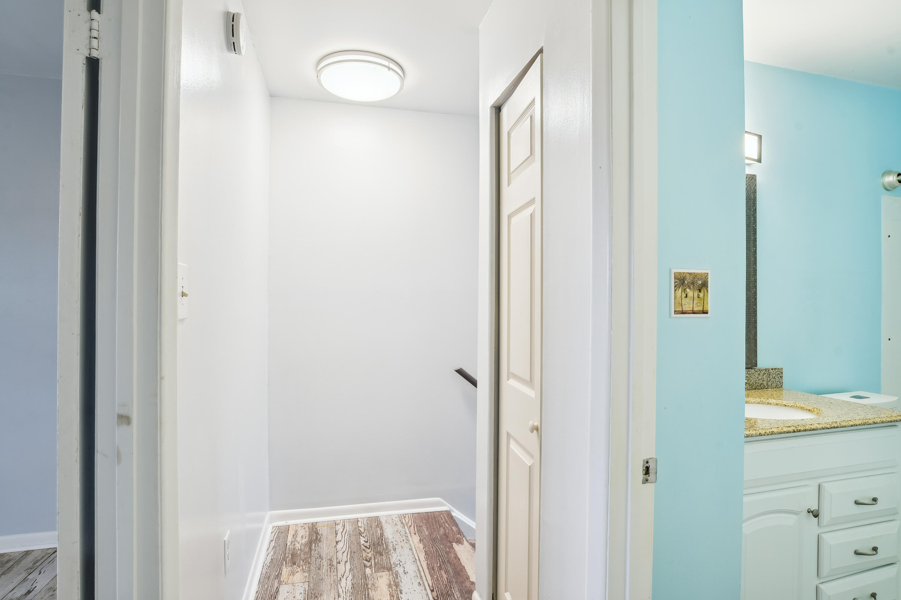 2362 Parsonage Road, Unit 9B Charleston, SC 29414 - Photo 23 of 28 upper_level-hall-dsc5138