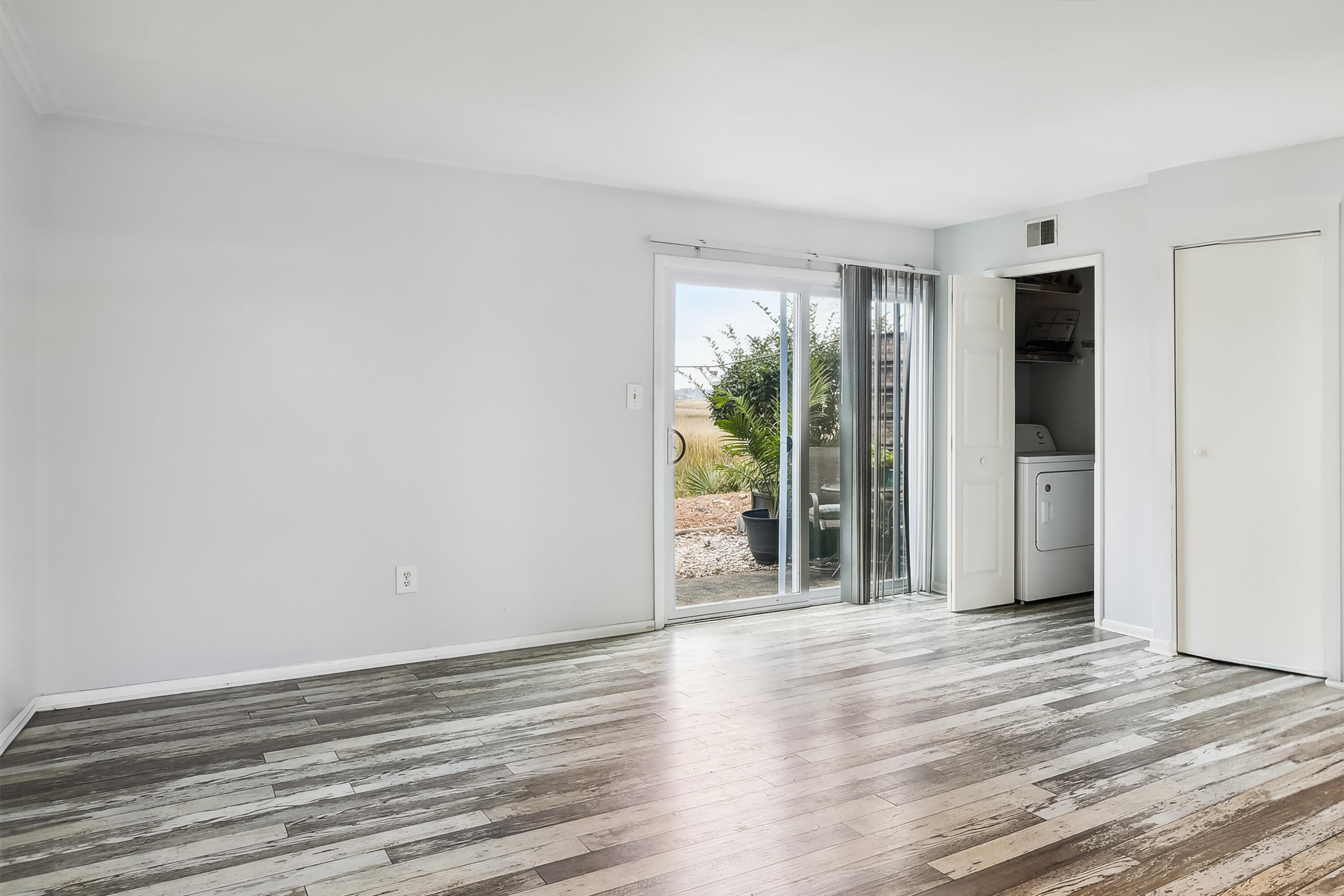 2362 Parsonage Road, Unit 9B Charleston, SC 29414 - Photo 7 of 28 main_level-living_room-5073-2