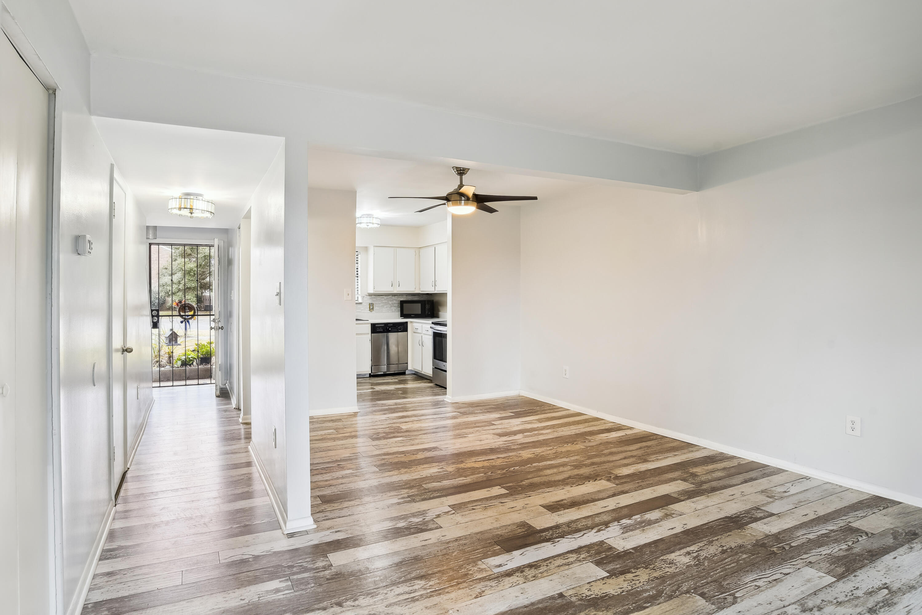 2362 Parsonage Road, Unit 9B Charleston, SC 29414 - Photo 9 of 28 main_level-living_room-dsc5083