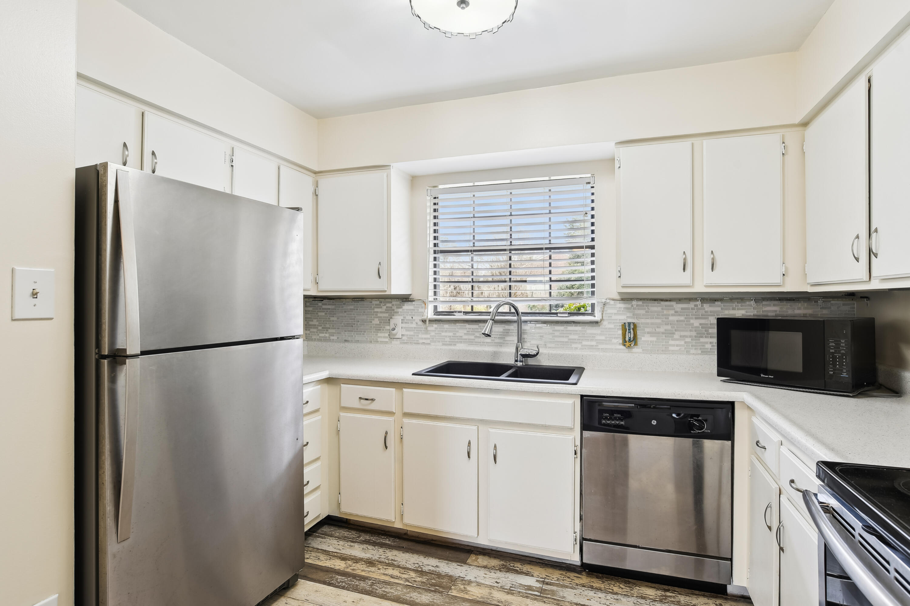 2362 Parsonage Road, Unit 9B Charleston, SC 29414 - Photo 10 of 28 main_level-kitchen-dsc5113