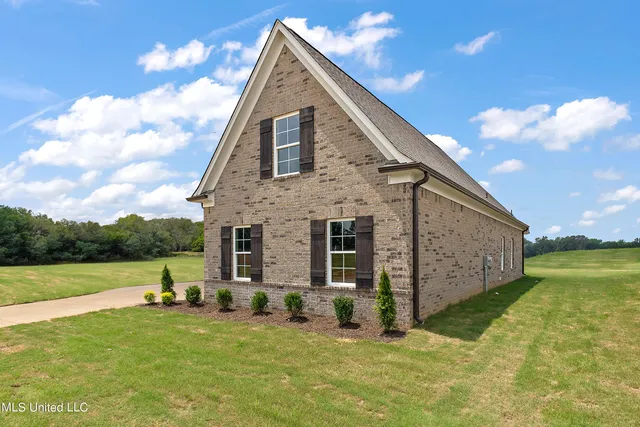 $324,900 | 6522 John Hamilton Way East, Olive Branch, MS 38654