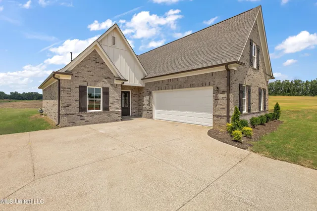 $324,900 | 6522 John Hamilton Way East, Olive Branch, MS 38654