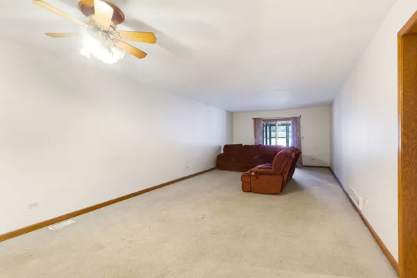 $1,950 | 1632 Poplar Lane, Woodstock, IL 60098