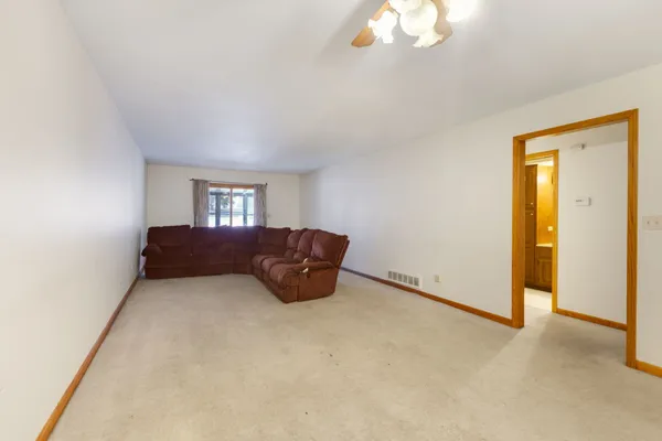 $1,950 | 1632 Poplar Lane, Woodstock, IL 60098