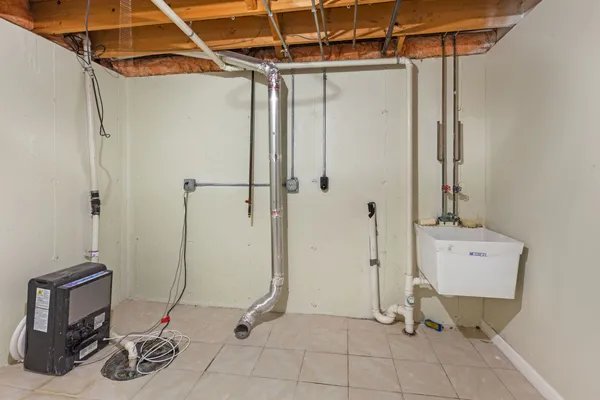 $1,950 | 1632 Poplar Lane, Woodstock, IL 60098