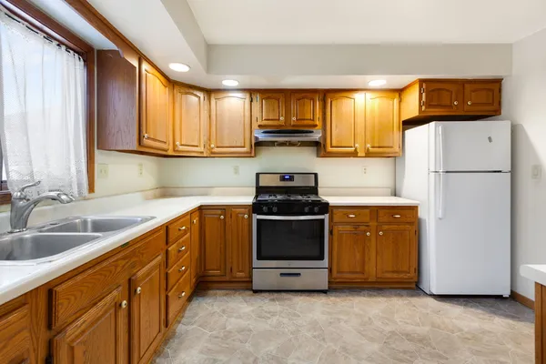 $1,950 | 1632 Poplar Lane, Woodstock, IL 60098