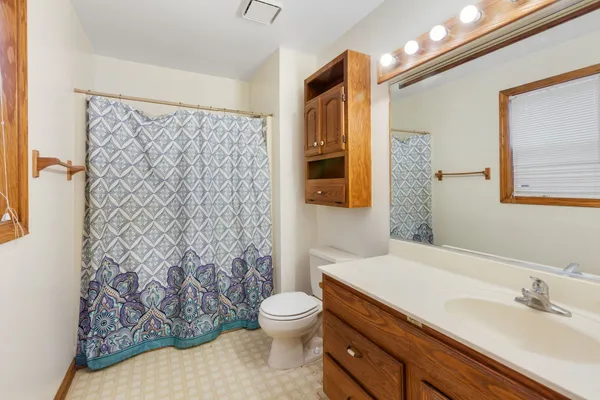 $1,950 | 1632 Poplar Lane, Woodstock, IL 60098