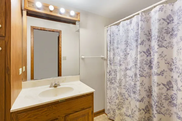 $1,950 | 1632 Poplar Lane, Woodstock, IL 60098